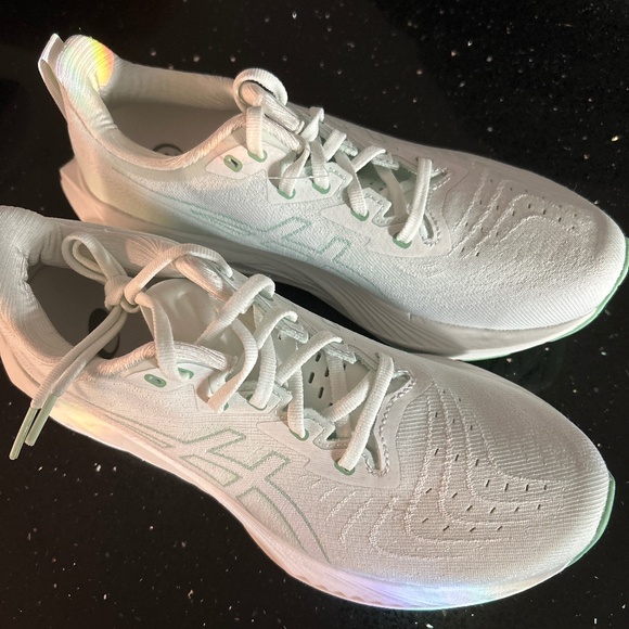 ASICS Novablast running shoe never worn! - Picture 1 of 6